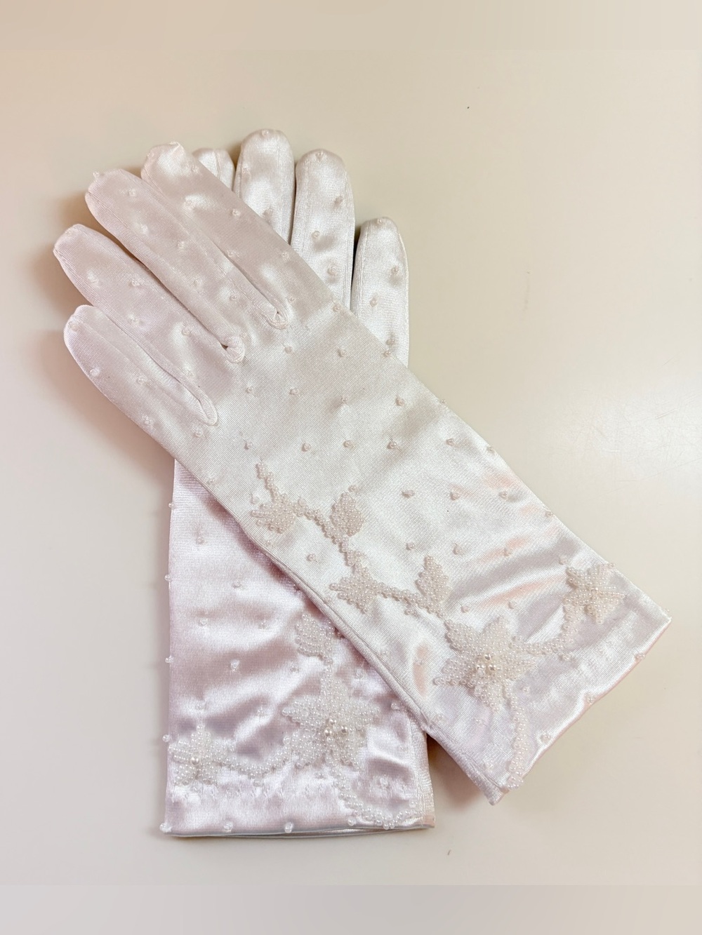 Vtg White Satin Faux Pearl Wrist Gloves Womens Stretch One Size Bridal Formal